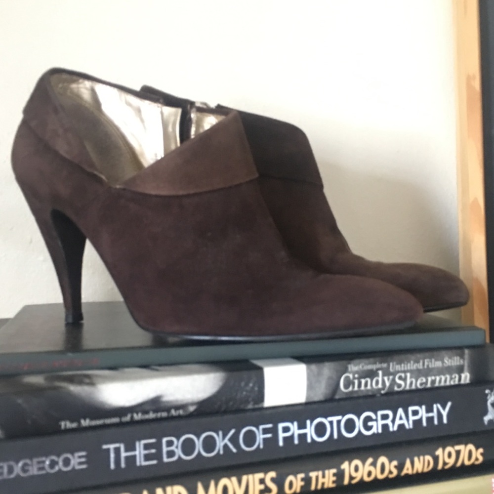 Guess Brown Suede Heeled Ankle Booties with Pointed Toes and Side Zip (Size 9.5)